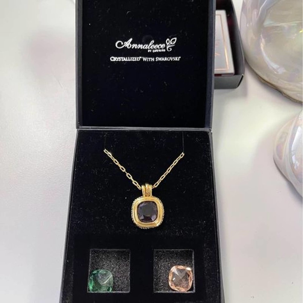 Annaleece by Devries necklace